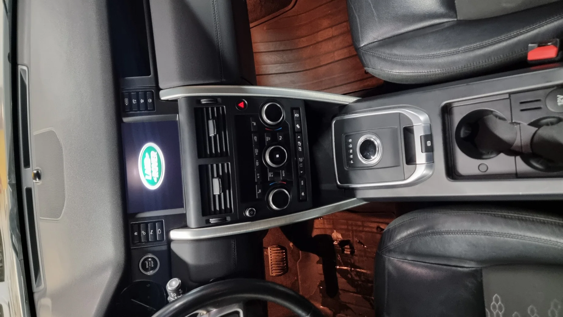 Land Rover Discovery Sport photo